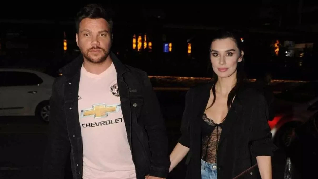 Burcu Kıratlı kaç yaşında? Burcu Kıratlı Sinan Akçıl ne zaman boşandı?