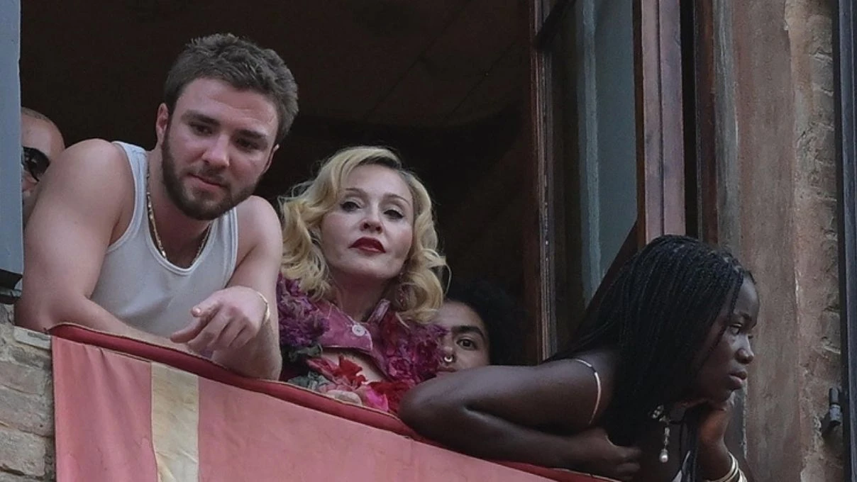 Madonna tarihi geleneği seyretti! Sosyal medya yıkıldı
