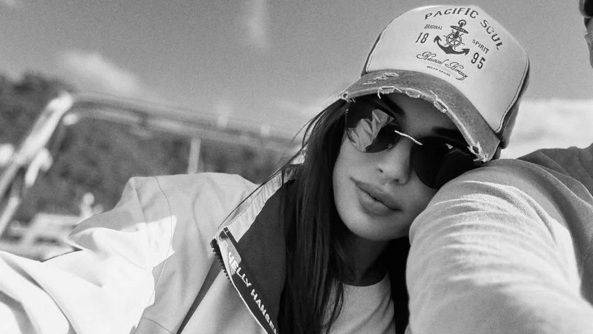 Boşanamayan Güzide Duran sevgilisi ile paylaşım yaptı! Fikret Orman’ın omuzundan 8 Boşanamayan Güzide Duran sevgilisi ile paylaşım yaptı! Fikret Orman’ın omuzundan