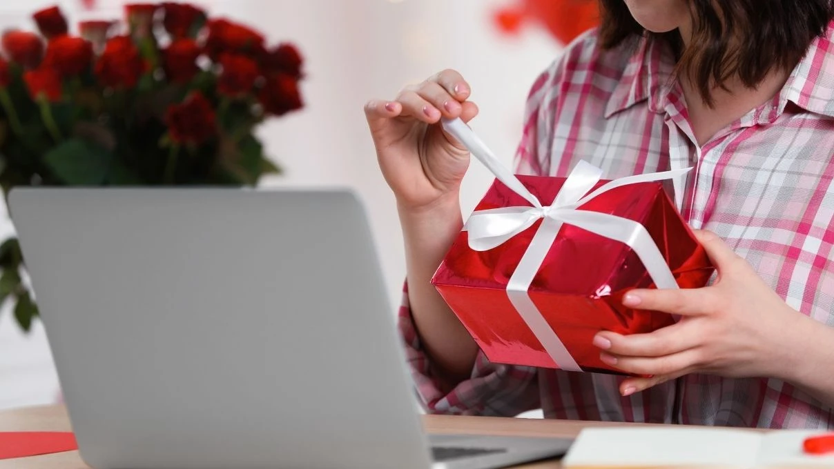 Uzak mesafe ilişki yaşayanlar dikkat! Uzmanlardan kritik uyarılar 12 Uzak mesafe ilişki yaşayanlar dikkat! Uzmanlardan kritik uyarılar