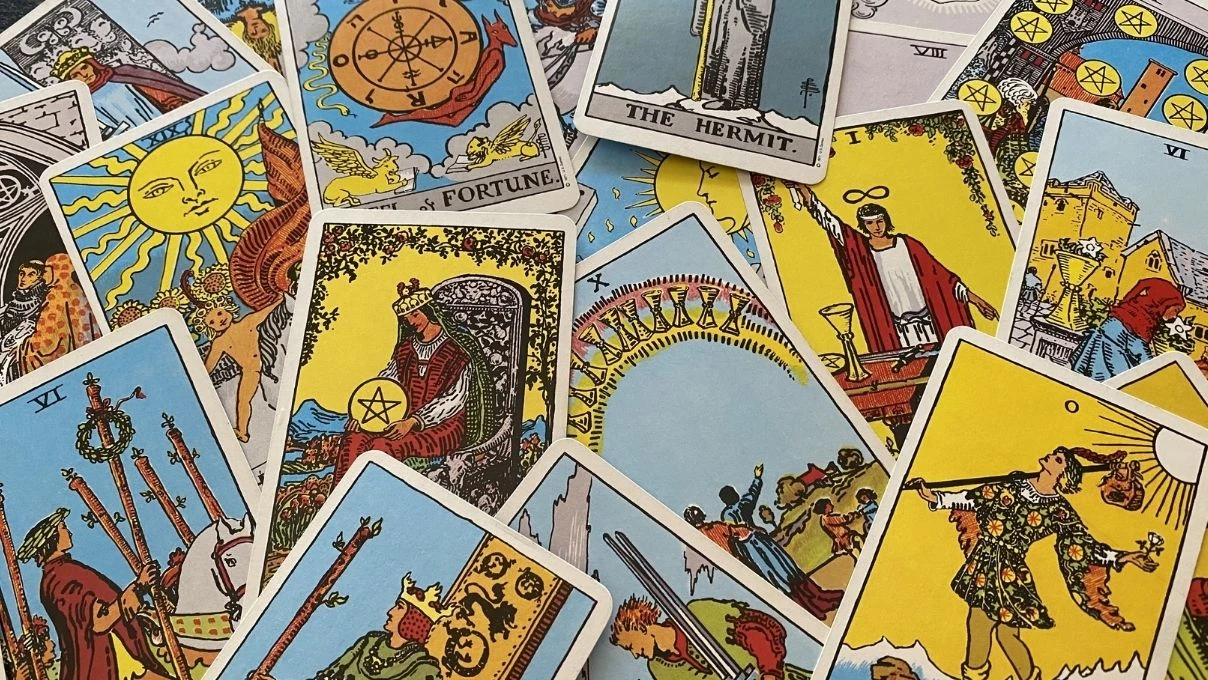 Günlük tarot kart açılımı 25 Eylül 2025! Aşk, para ve karar verme değişimlere uğruyor