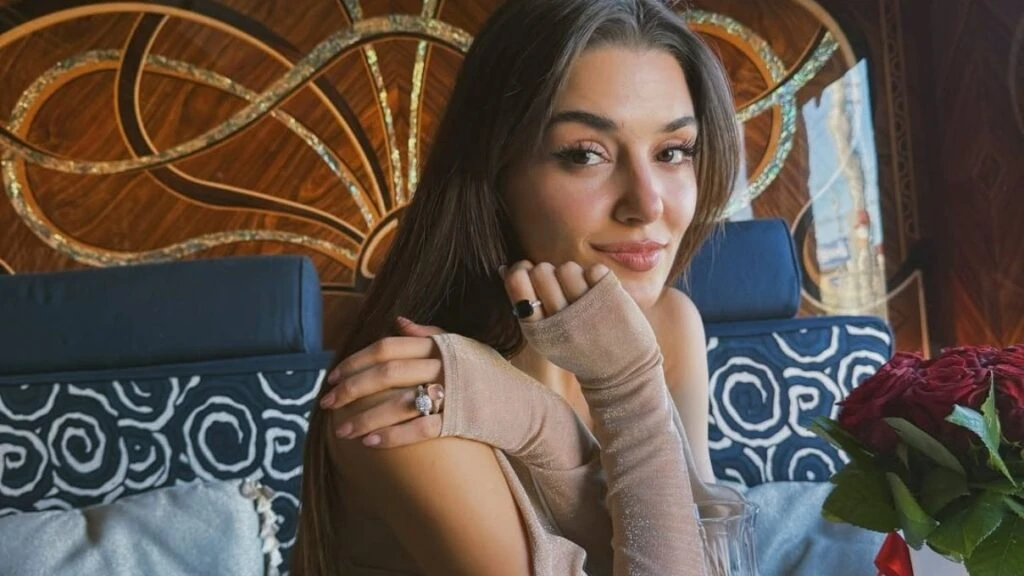 Hande Erçel’den ayrılık sonrası ilk paylaşım! Güzel oyuncu sosyal medya geri döndü