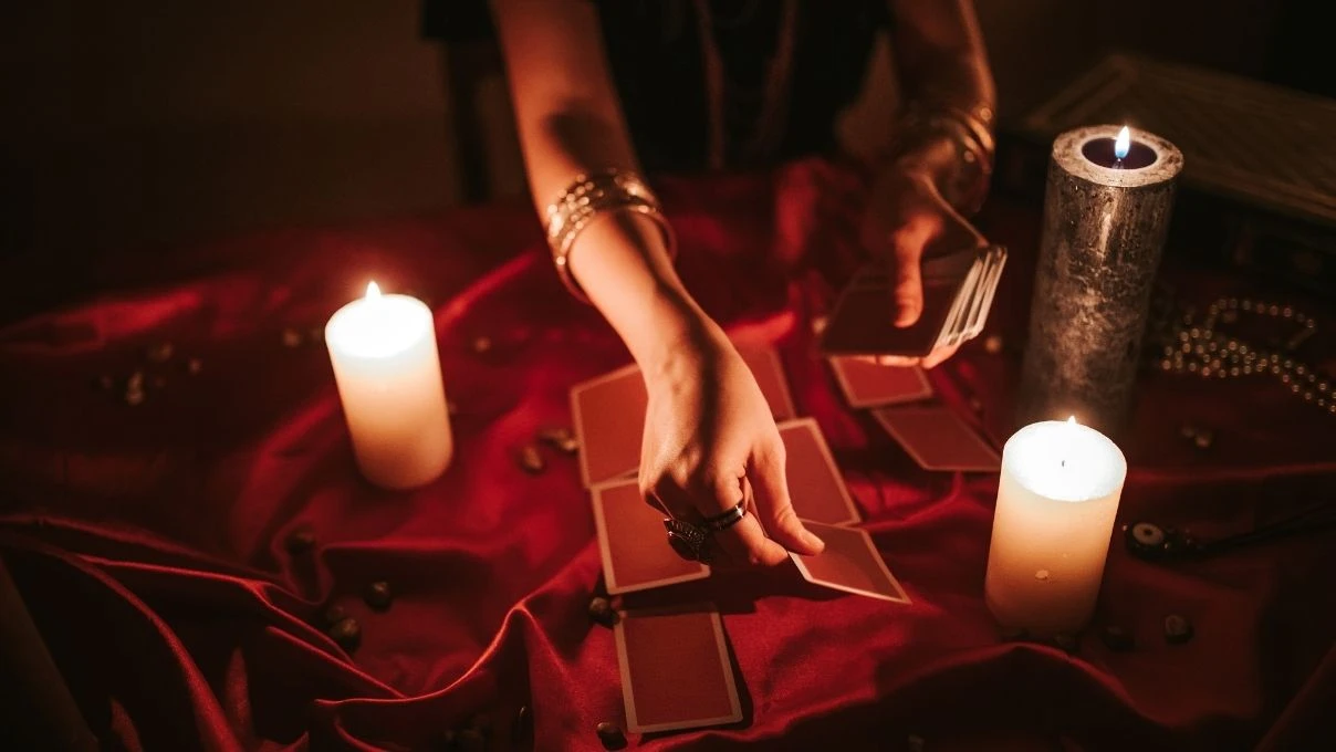 Günlük tarot kart açılımı 25 Eylül 2025! Aşk, para ve karar verme değişimlere uğruyor