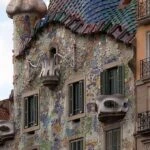 Gaudi’nin ünlü eseri Casa Battlo’un tarihi cephesi ve avlusu yenilendi!