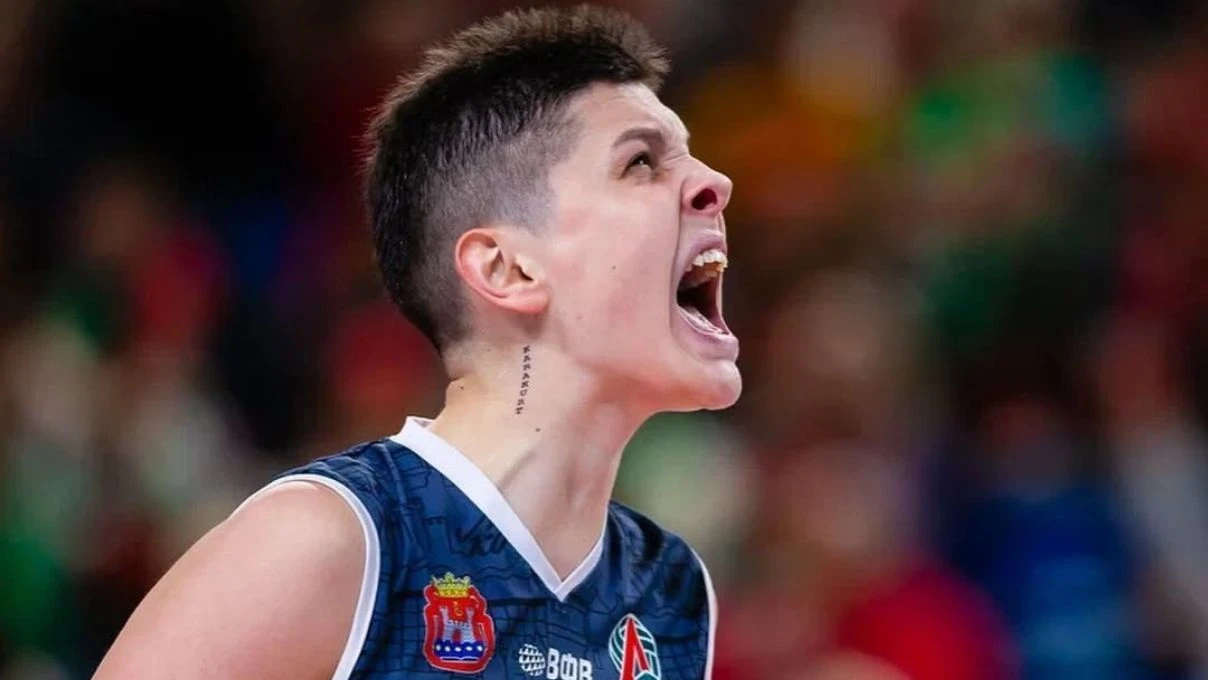 Ebrar Karakurt’tan şaşırtan yeni imaj! Milli voleybolcu kazlarını kazıttı sosyal medya yıkıldı
