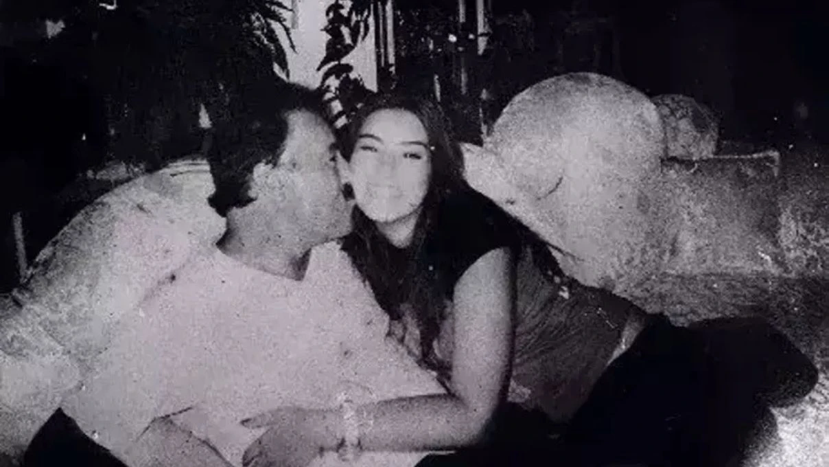 Tuğçe Tayfur babasının vefatından sonra sahnelere döndü! Ünlü isimden babasının şarkılarıyla unutulmaz anlar