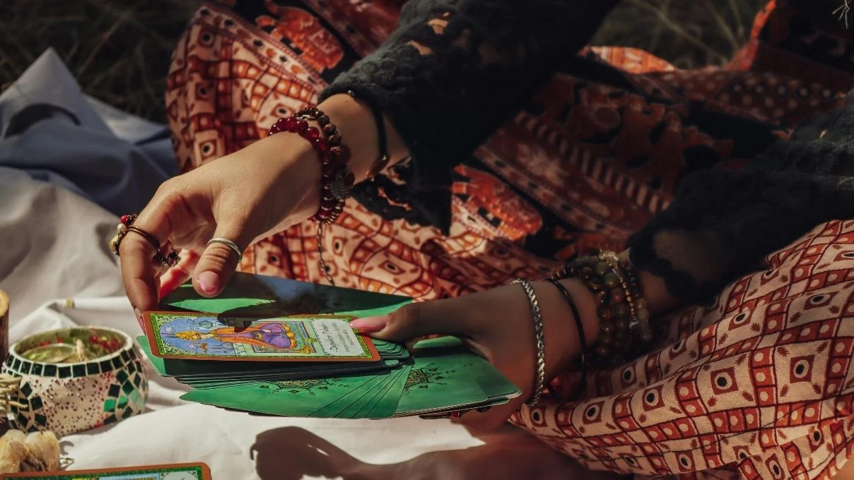 Günlük tarot kart açılımı 10 Ekim 2025! Karşılıklı alışveriş artık sizlerle 