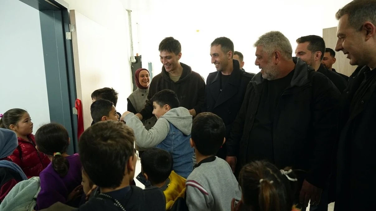 Siyah Bere ekibinden anlamlı hareket! Gaziantep’te ilkokula kütüphane yaptılar