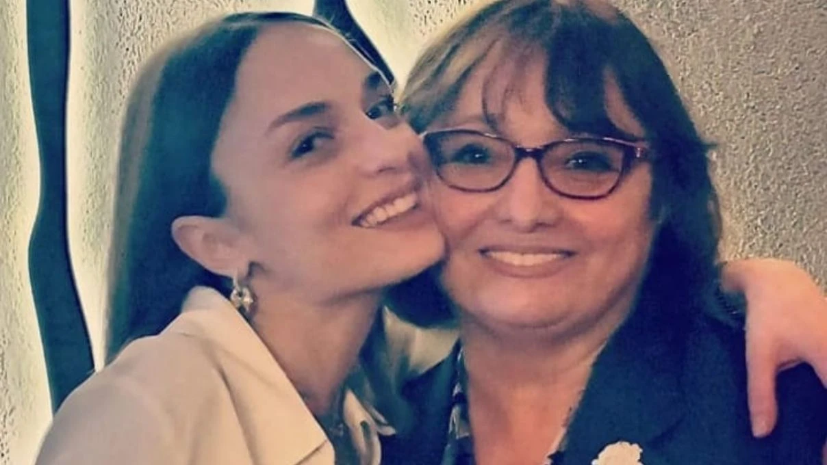 Nilperi Şahinkaya’dan günler sonra gelen duygusal paylaşım! Oyuncu annesinin çantasından çıkan notu paylaştı