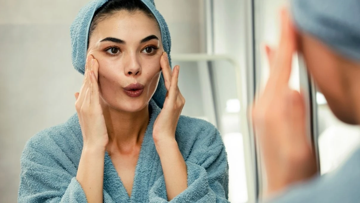 Evde 10 dakikada adım adım gençleşin! Yüz yogası deyip geçmeyin