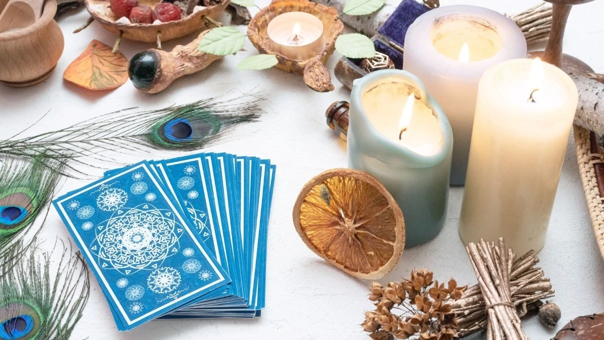Günlük tarot kart açılımı 15 Ekim 2025! Rahatsız olsa bile yeni olan dönüşümleri kucaklayın