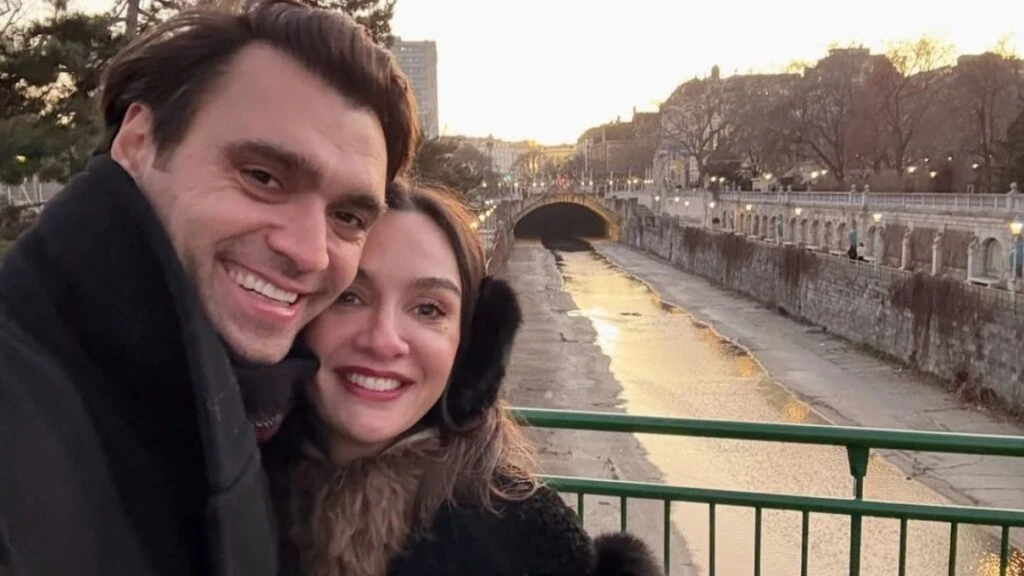 Birce Akalay sevgilisi Hakan Kurtaş’ın doğum gününü romantik karelerle kutladı! O anlar sosyal medyada gündem oldu.