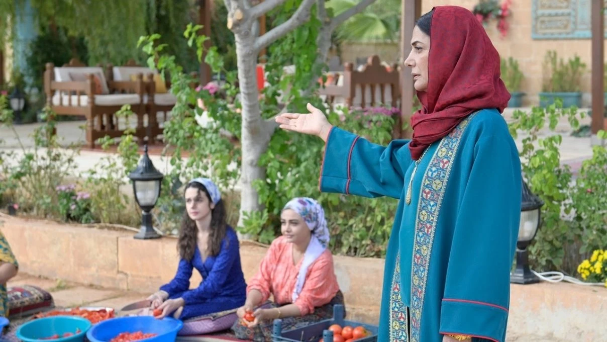 Halef dizisinde domates festivali! Halef yeni bölümde neler olacak? 4 Halef dizisinde domates festivali! Halef yeni bölümde neler olacak?