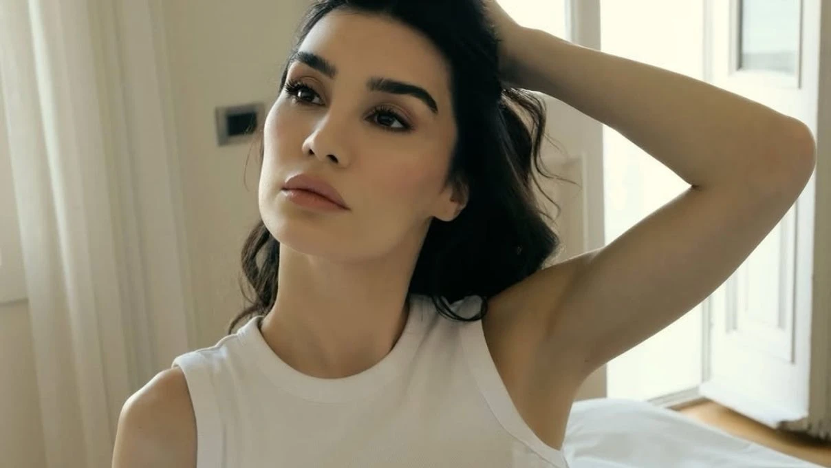 Burcu Kıratlı kaç yaşında? Burcu Kıratlı Sinan Akçıl ne zaman boşandı?