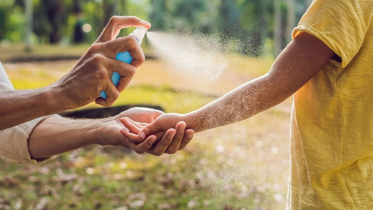 Bebeklerinizi sineklerden koruyun! Karatay'dan doğal koruyucu sprey tarifi