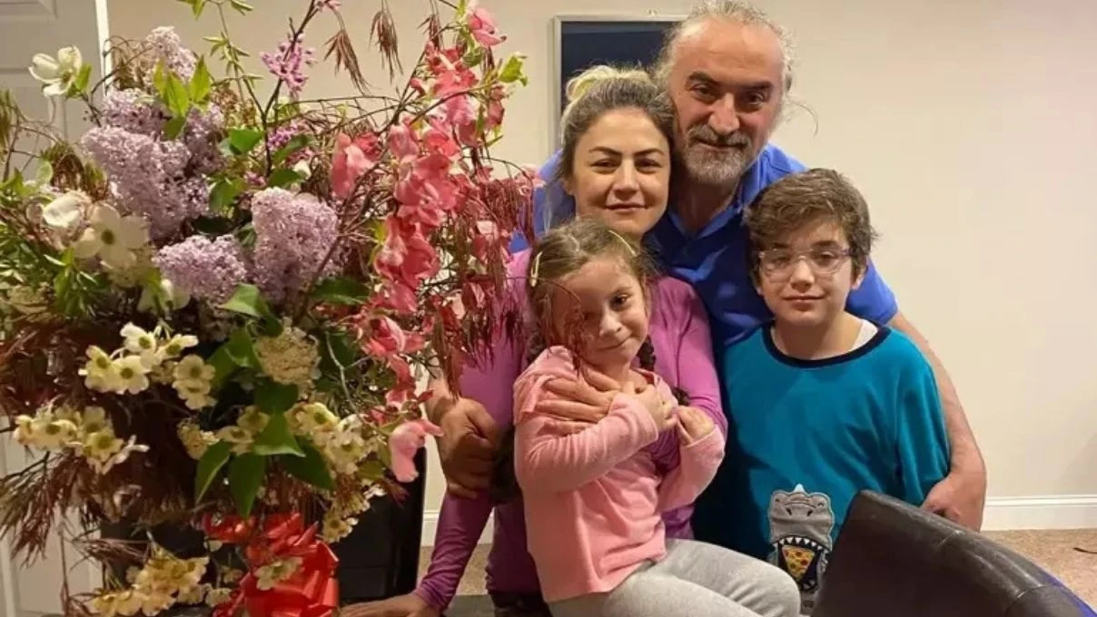 Volkan Konak’ın kızı Derin Konak sesi ile hayran bıraktı! Babasının izinden gidiyor 7 Volkan Konak’ın kızı Derin Konak sesi ile hayran bıraktı! Babasının izinden gidiyor