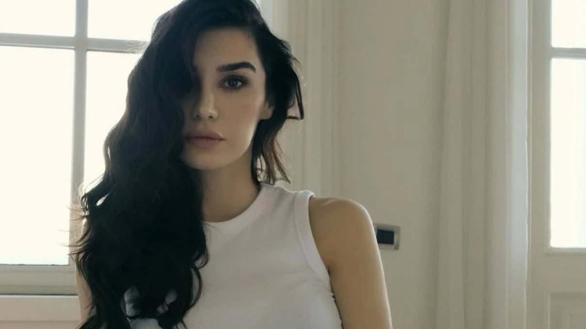 Burcu Kıratlı kaç yaşında? Burcu Kıratlı Sinan Akçıl ne zaman boşandı?