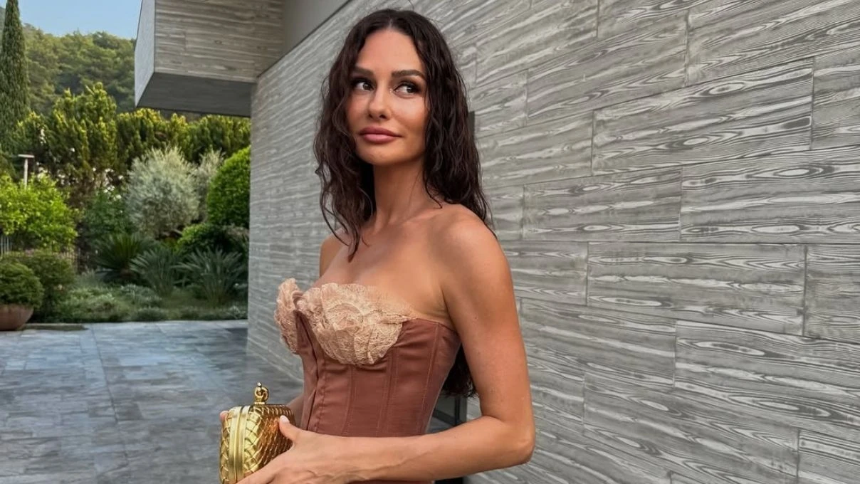 Yasemin Ergene paylaşımlarıyla dikkat çekti! Şıklığı ve güzelliği beğeni topladı