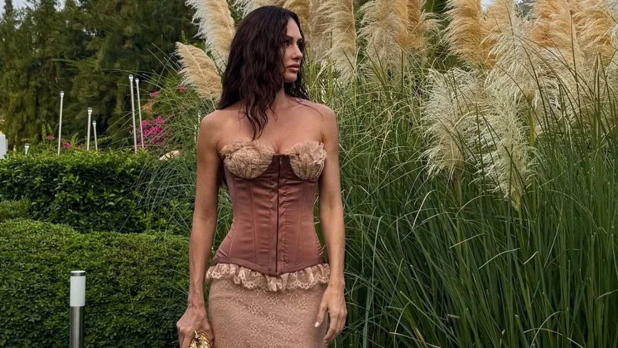 Yasemin Ergene paylaşımlarıyla dikkat çekti! Şıklığı ve güzelliği beğeni topladı