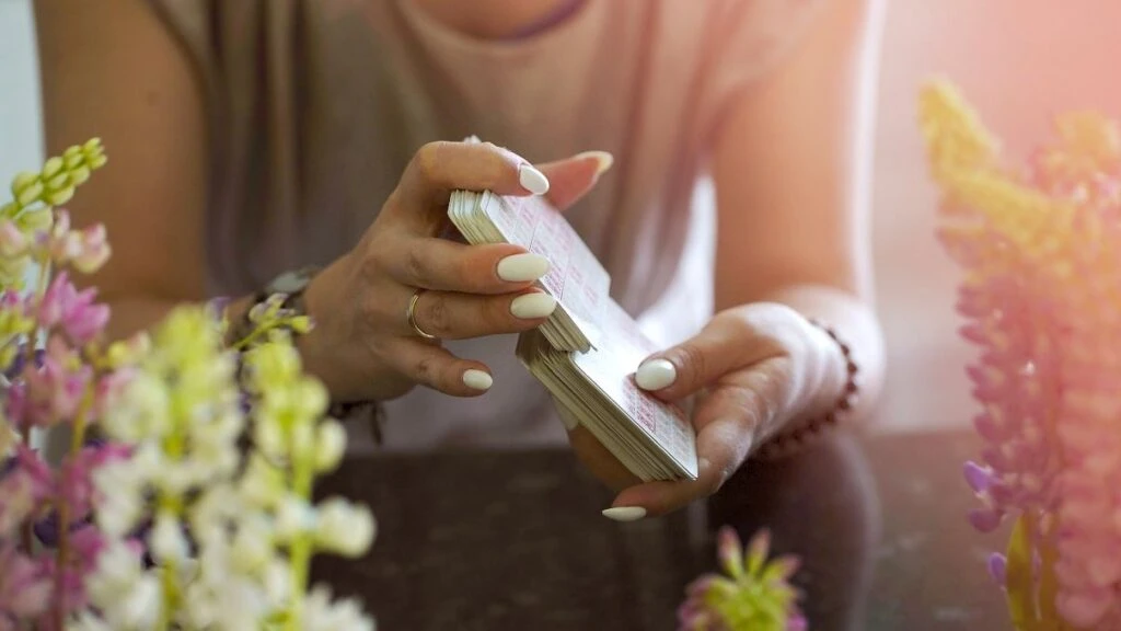 Günlük tarot kart açılımı 11 Kasım 2025! Gizli olanlar er ya da geç ortaya çıkacak