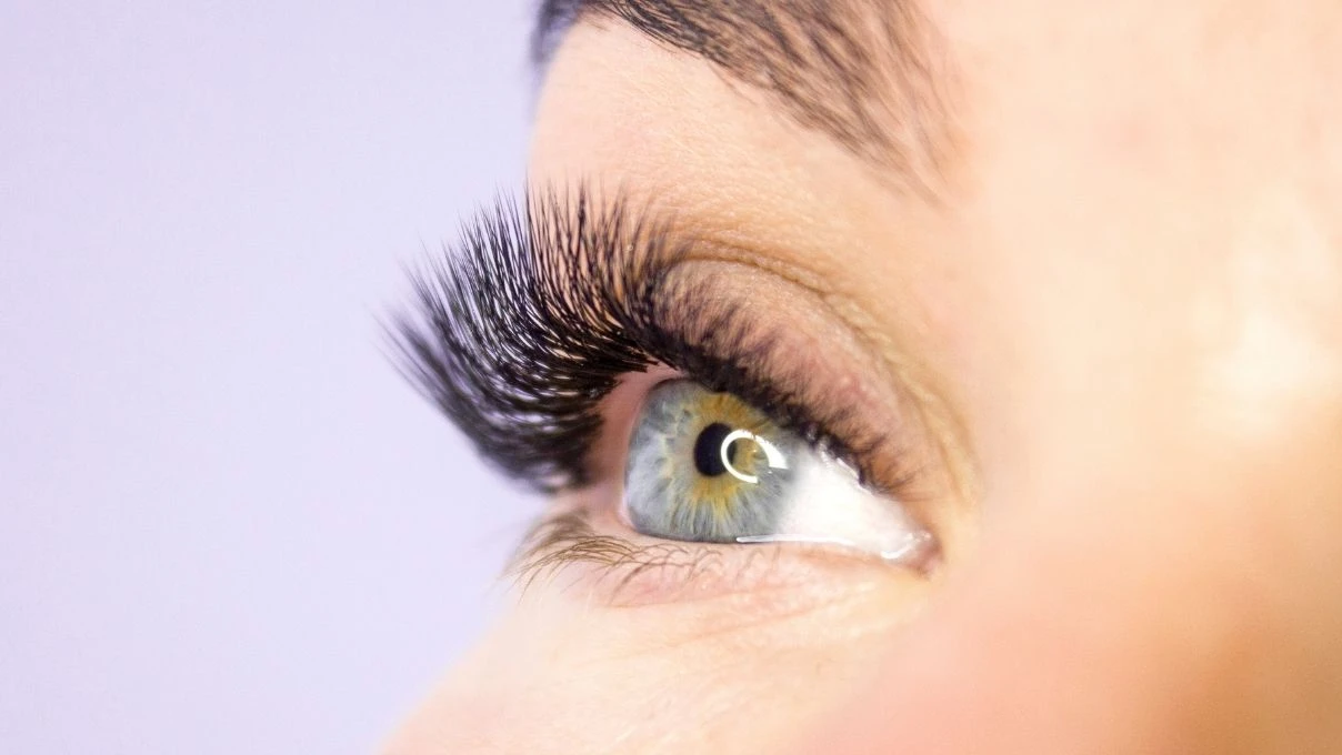 Ok gibi kirpiklerin sırrı! Avokado sadece zayıflatmıyor