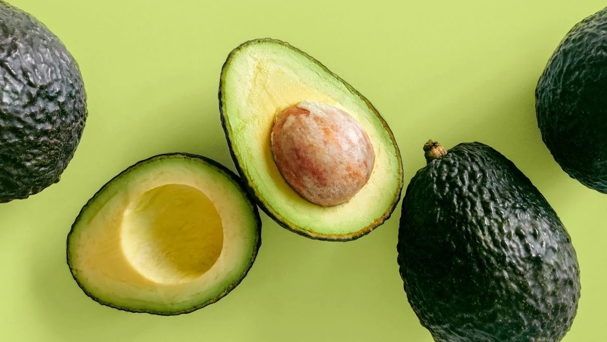 Ok gibi kirpiklerin sırrı! Avokado sadece zayıflatmıyor