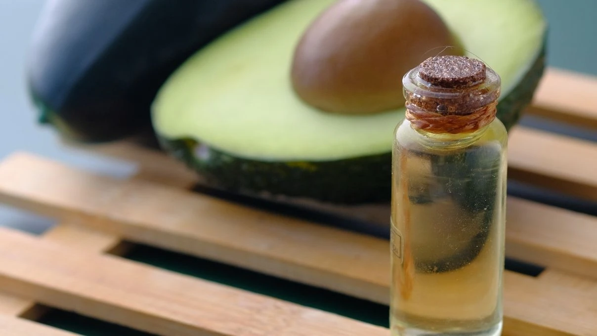 Ok gibi kirpiklerin sırrı! Avokado sadece zayıflatmıyor