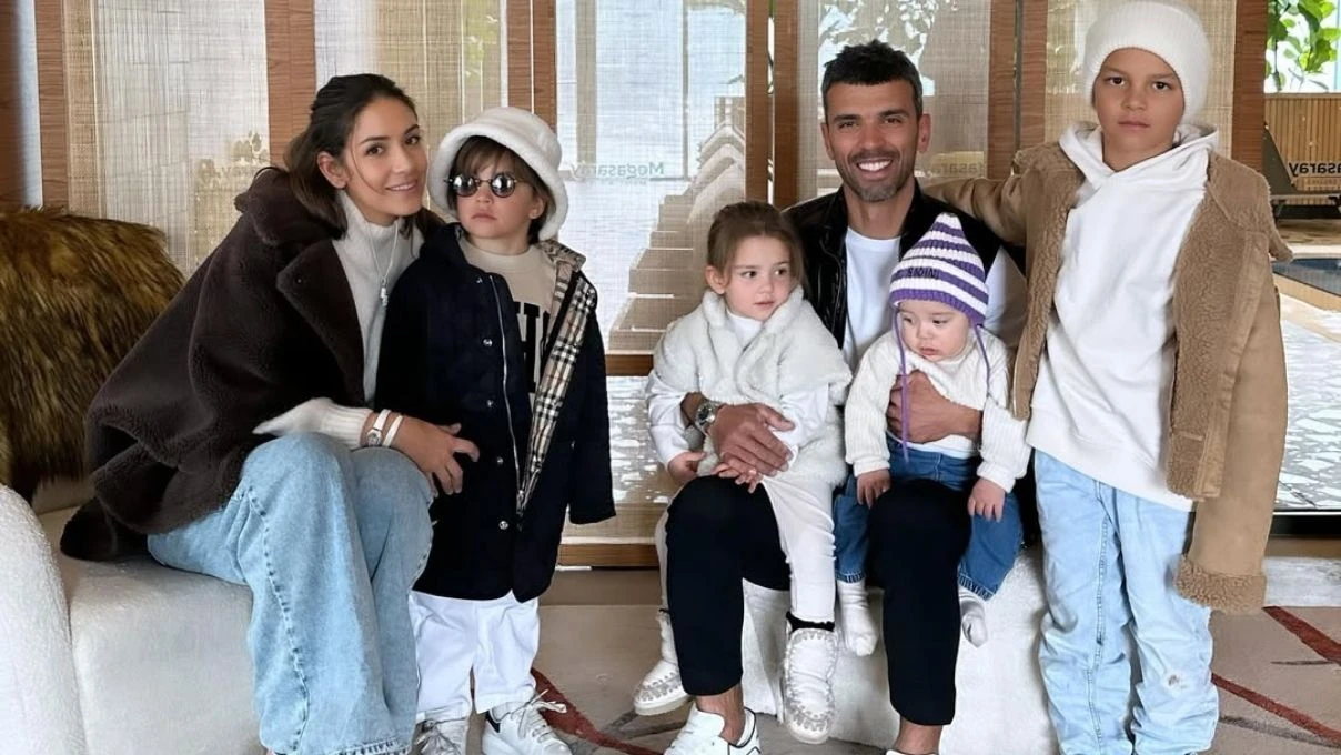 Kenan Sofuoğlu’ndan aile paylaşımı! Ünlü isim ve ailesi fasulye ayıkladı