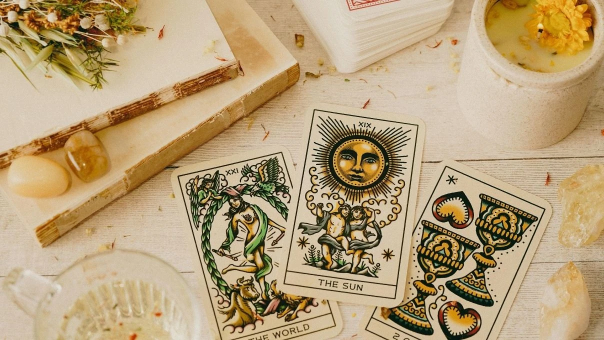 Günlük tarot kart açılımı 15 Eylül 2025! Minnettarlıklar size bolluk getiriyor