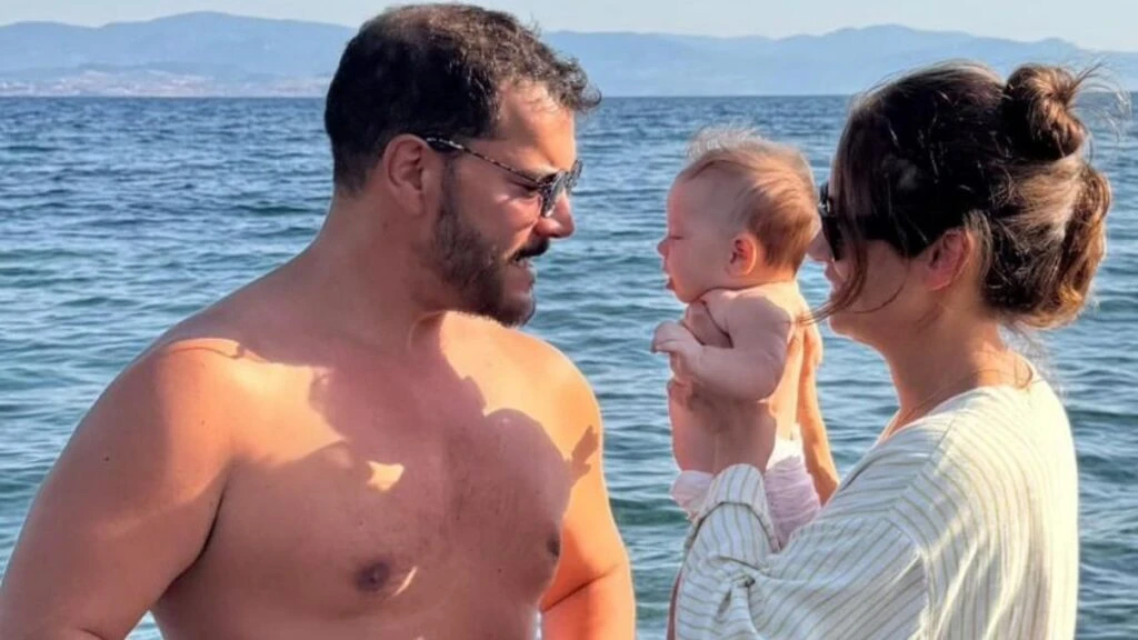 Kuruluş Osman dizisinin çifti Buse Arslan ve Çağrı Şensoy'dan yaz pozları! Minik kızlarıyla beraber