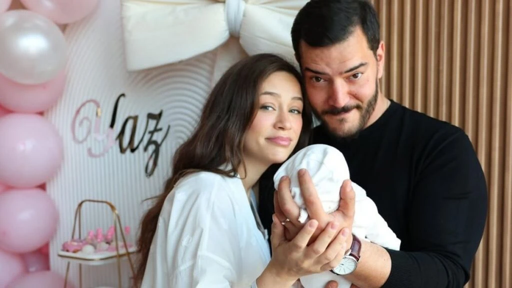 Kuruluş Osman dizisinin çifti Buse Arslan ve Çağrı Şensoy'dan yaz pozları! Minik kızlarıyla beraber