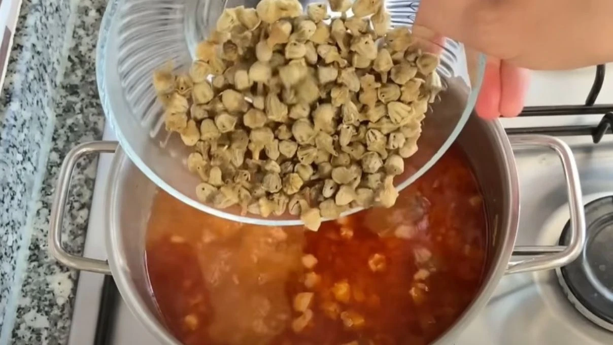 MasterChef bamya çorbası tarifi! Şefler’den en iyi bamya çorbası yapmanın püf noktaları 8 Adsiz tasarim 15 39