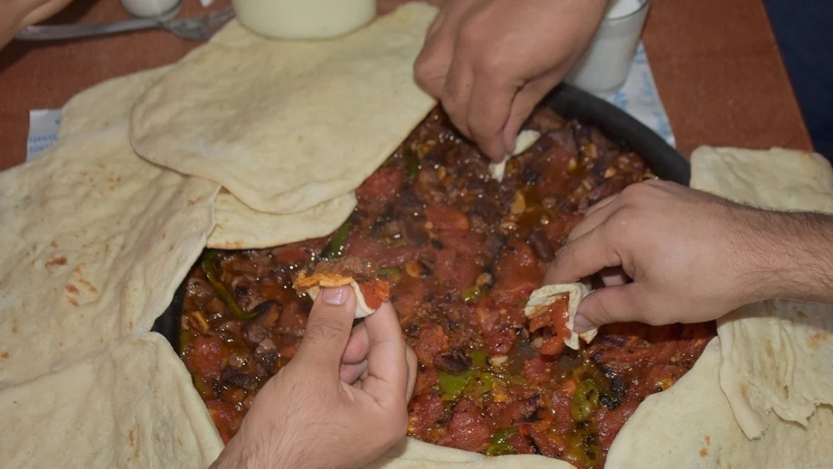 MasterChef eli böğründe tarifi! Kahramanmaraş’ın hem göze hem mideye hitap eden yemeği 7 Adsiz tasarim 16 50
