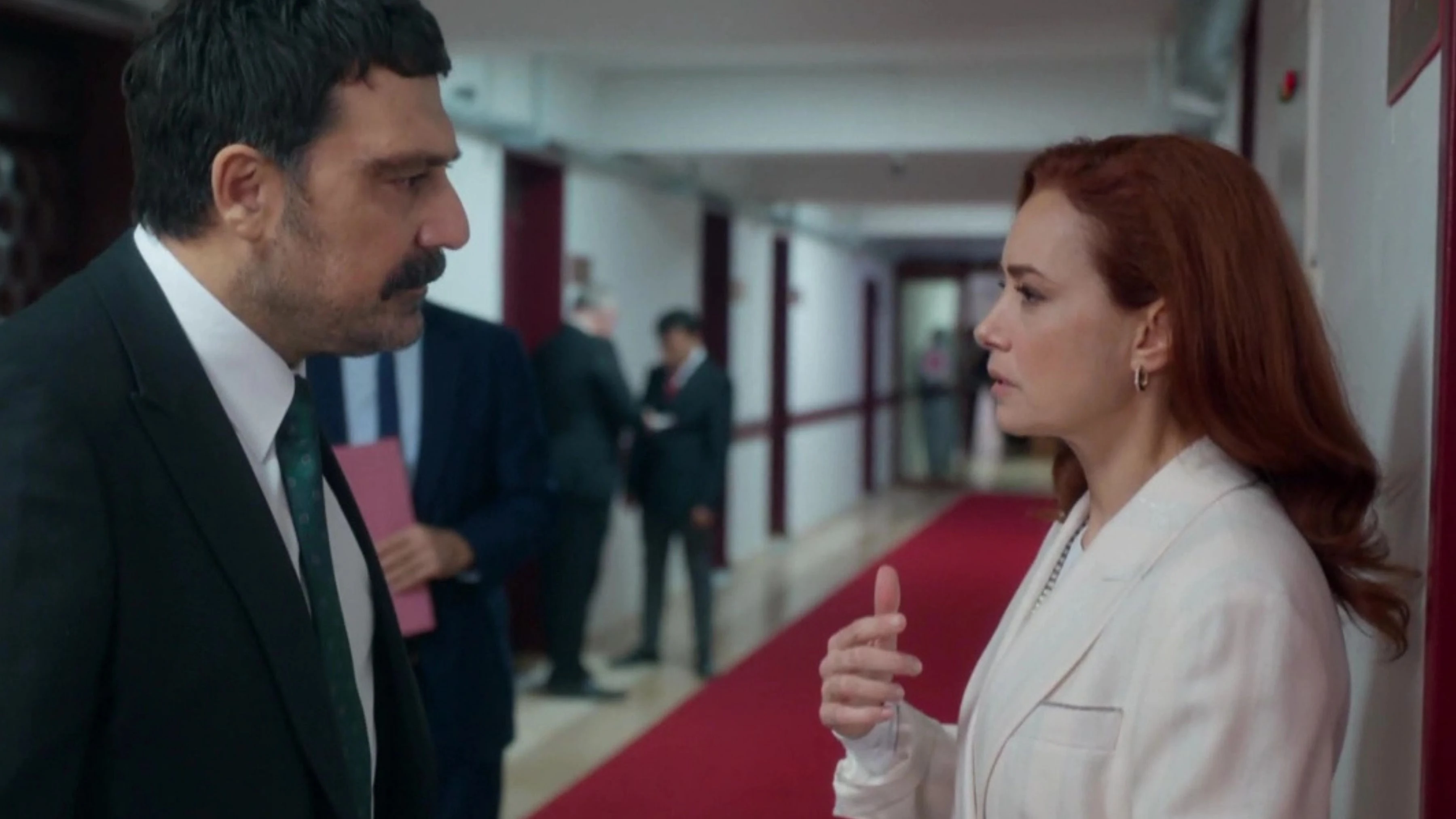 Kıskanmak dizisinde inanılmaz hata! Bülent İnal'ın ilk bölümünde ortalık karıştı