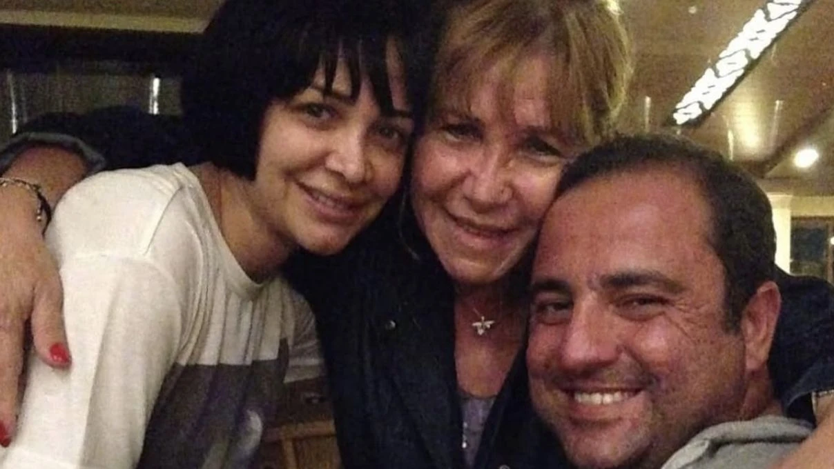 Şiddet iddialarıyla gündeme gelen Evrim Akın’ın mutluluk pozları dikkat çekti! 11 Şiddet iddialarıyla gündeme gelen Evrim Akın’ın mutluluk pozları dikkat çekti!