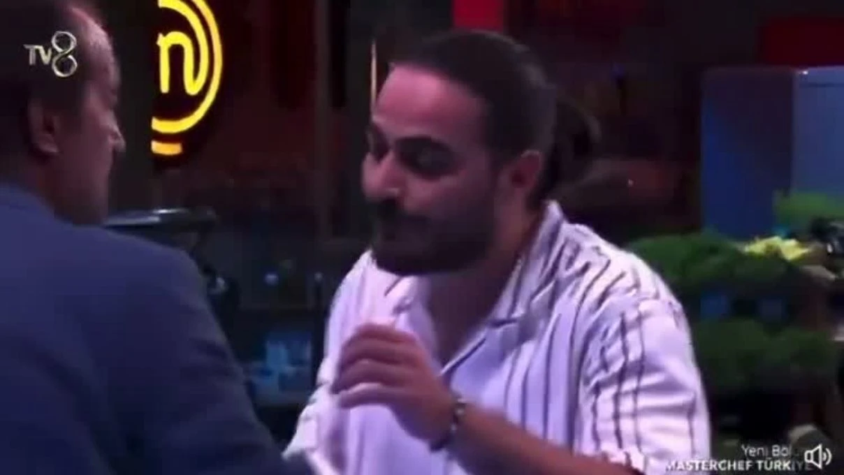 MasterChef yarışmacısı Çağatay pişman oldu! Mehmet Şef’in eli öptü ve özür diledi