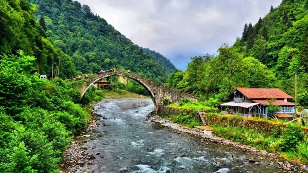 Halit Özgür Sarı ve Özge Yağız 'Gözleri Karadeniz' dizisi için bir araya geldi! 