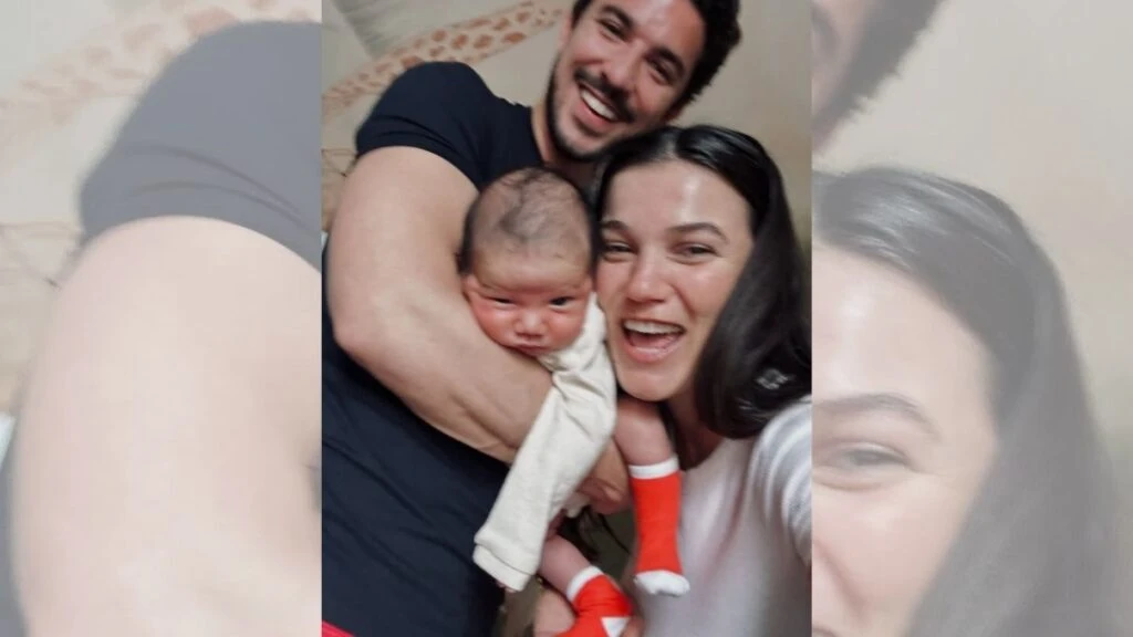 Pınar Deniz ve Kaan Yıldırım çifti oğulları Fikret Hakan’ın yüzünü ilk kez gösterdi! 