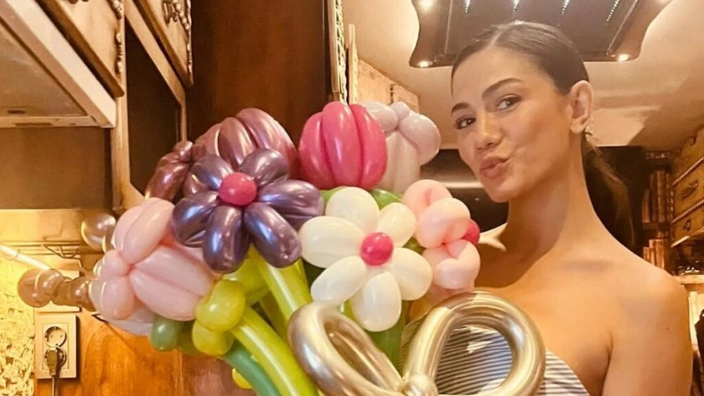 Eşref Rüya dizisinin Nisan’ı Demet Özdemir sezon finaline özel pasta kesti! Pastanın üzerindeki not dikkat çekti!