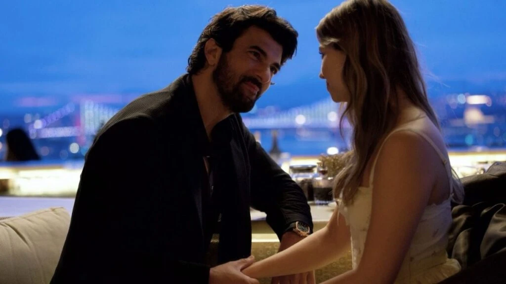 Engin Akyürek ve Afra Saraçoğlu İstanbul tanımı için çekilen mini dizinin başrolünde yer aldı! 