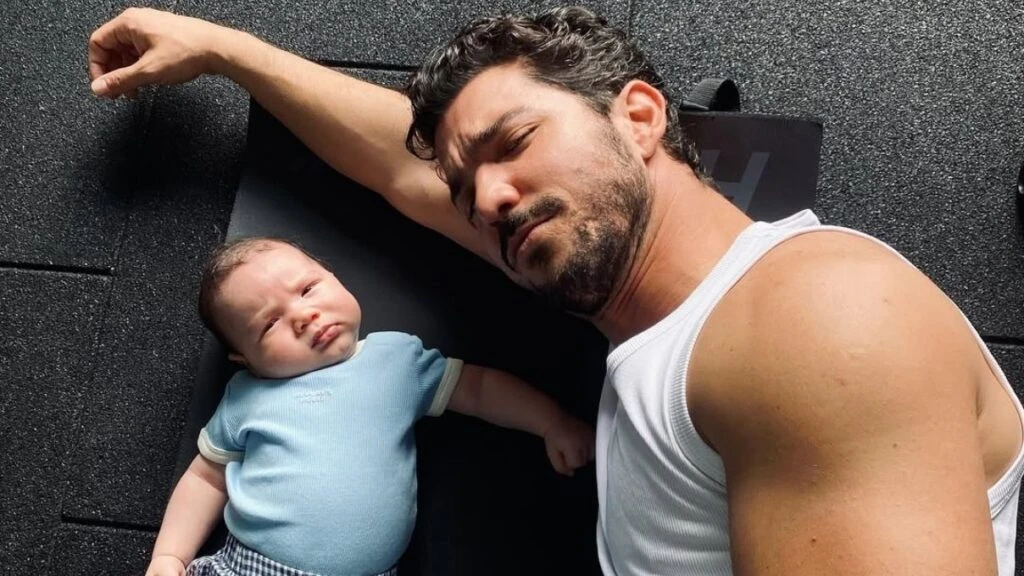 Pınar Deniz ve Kaan Yıldırım çifti oğulları Fikret Hakan’ın yüzünü ilk kez gösterdi! 