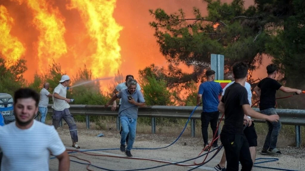 Ünlü isimlerden yürekleri dağlayan Bursa yangını paylaşımı! Ülkenin dört bir yanına ateş düştü