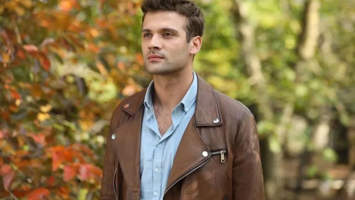 Aynadaki Yabancı 6. Bölümde Defne yolun sonuna mı geldi? Emirhan’ın Defne’ye hazırladığı sürpriz şok etti! 5 Adsiz tasarim 22 111