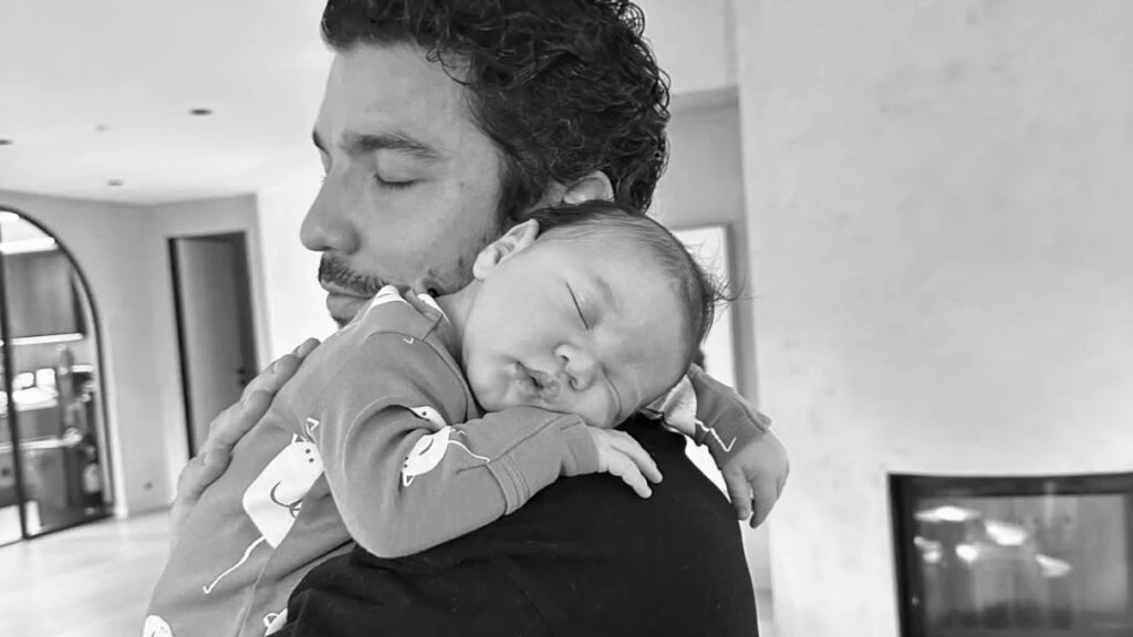 Pınar Deniz ve Kaan Yıldırım çifti oğulları Fikret Hakan’ın yüzünü ilk kez gösterdi! 