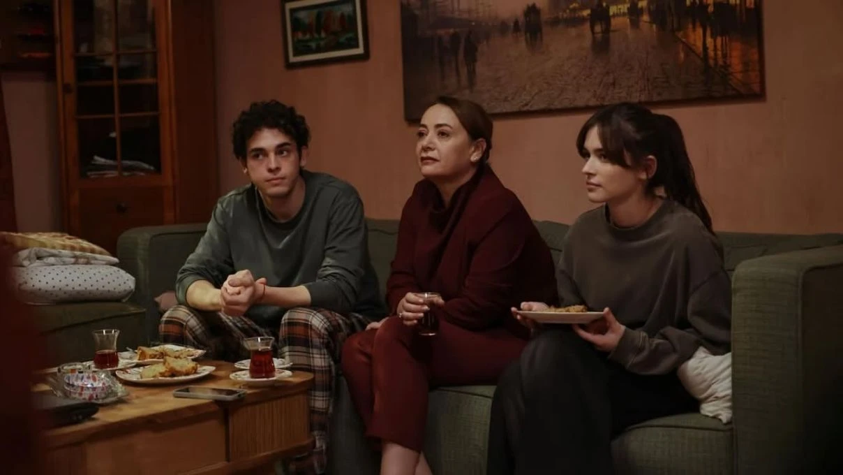 Çarpıntı 7. Bölümde Melike’nin ölmesine neden olan kişi Metin mi? Reyhan’ın Hülya’ya teklifi ne? 6 Adsiz tasarim 27 81