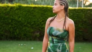 Nilüfer'in kızı Ayşe Nazlı evliliğe ilk adımı attı! Sürpriz nişan karelerine beğeni yağdı 9 Adsiz tasarim 27 93