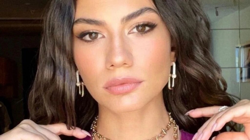Eşref Rüya dizisinde Demet Özdemir sesiyle izleyiciden tam not aldı! Ünlü oyuncu sosyal medyada gündem oldu!