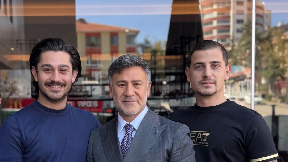 İzzet Yıldızhan oğlu Mustafa’nın doğum günü kutladı! Baba ve oğulları aynı karede yer aldı!