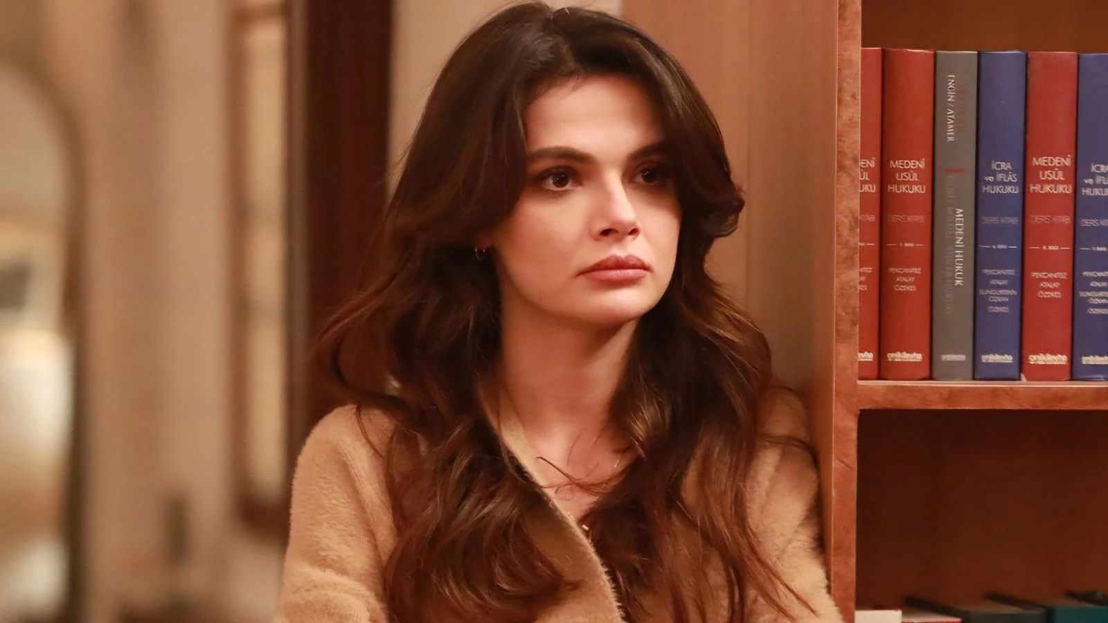 Uzak Şehir dizisindeki Cihan'ın mesleği ne? Dizideki o sahneler kafa ...