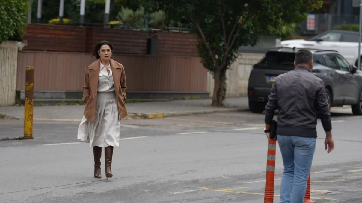 Ben Onun Annesiyim’de Suna ve Ayşe arasında tehlikeli savaş başlıyor! Ayşe kalbini Kemal’e kaptırıyor 4 Adsiz tasarim 36 95